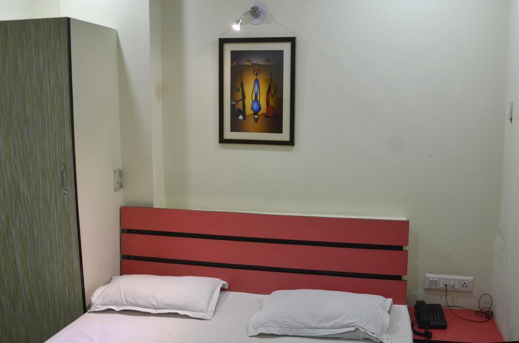 Hotel Royal Apple Ahmedabad Habitación foto